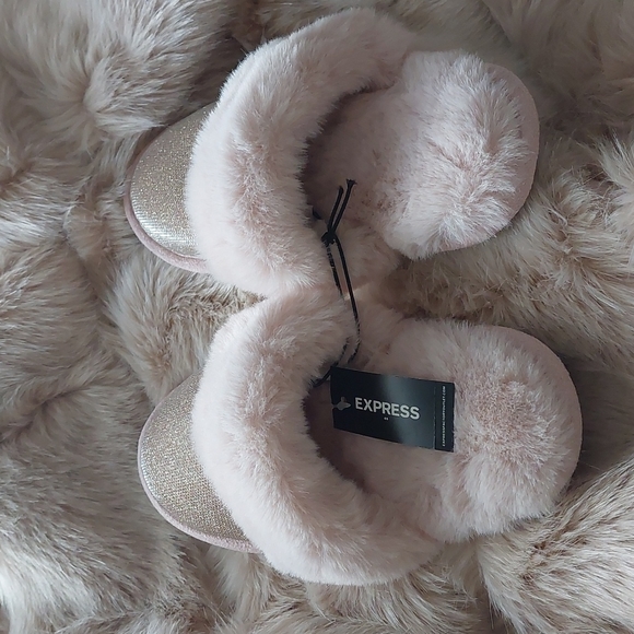 Express Slippers - Picture 2 of 4